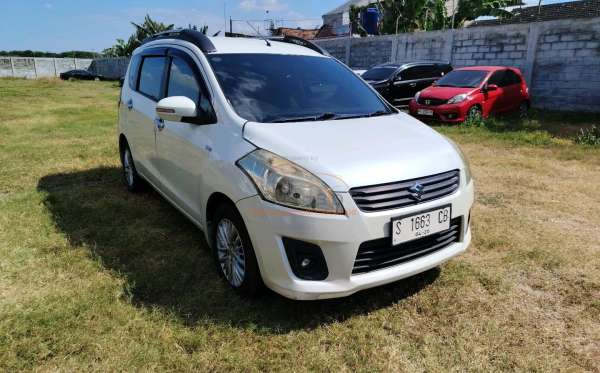 SUZUKI  ERTIGA  SDX