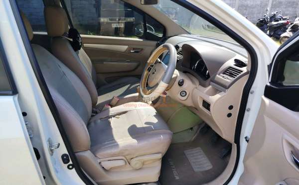 SUZUKI  ERTIGA  SDX