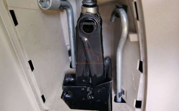 SUZUKI  ERTIGA  SDX