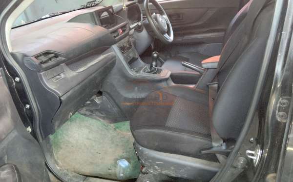 TOYOTA AVANZA