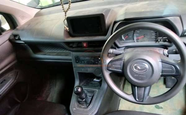 TOYOTA AVANZA