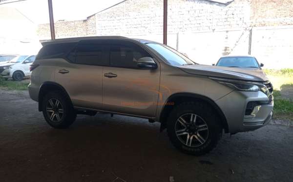 TOYOTA  FORTUNER  G 2.4