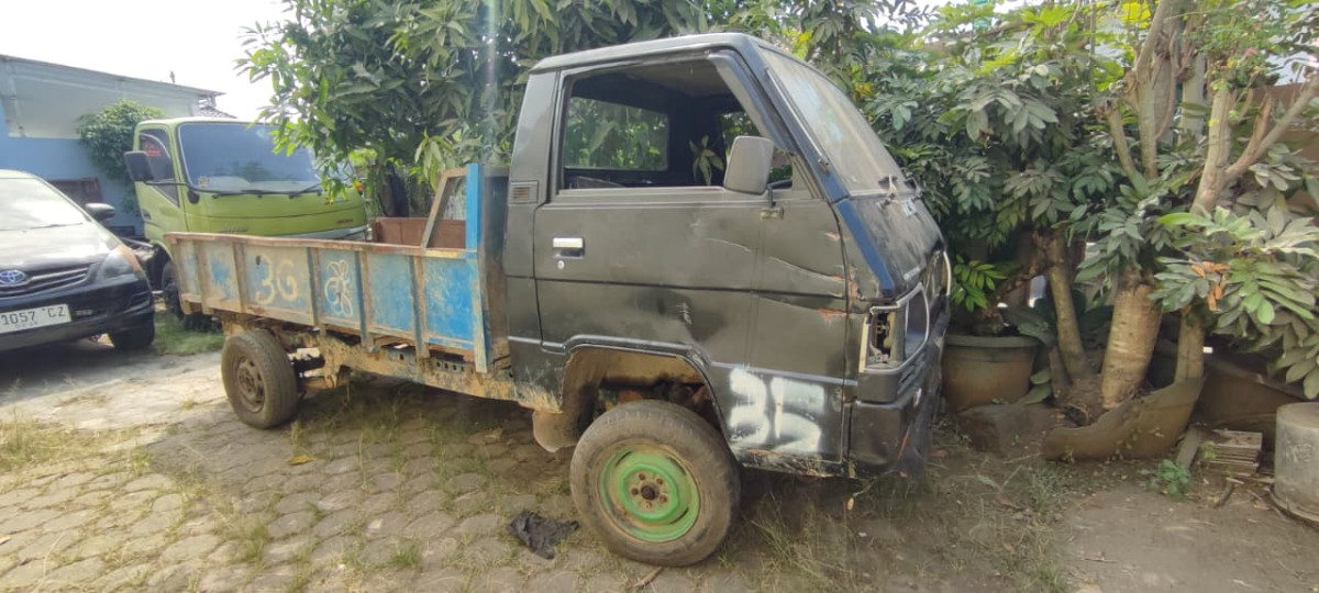 MITSUBISHI L 300