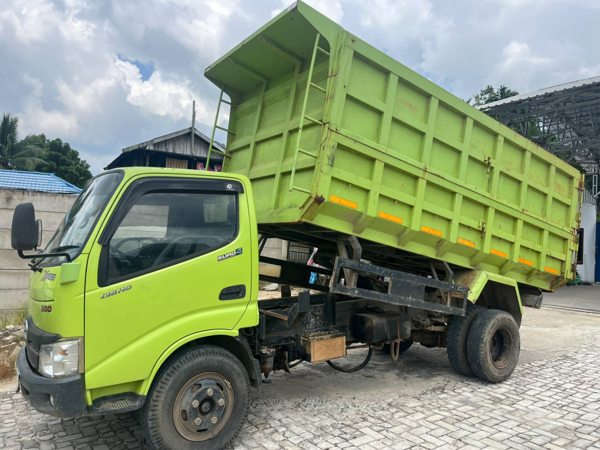 HINO  XZU349R