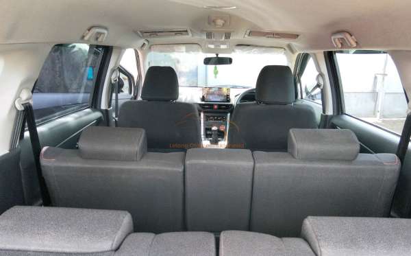 DAIHATSU XENIA