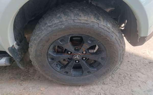 MITSUBISHI  PAJERO  SPORT 2.5HP-E