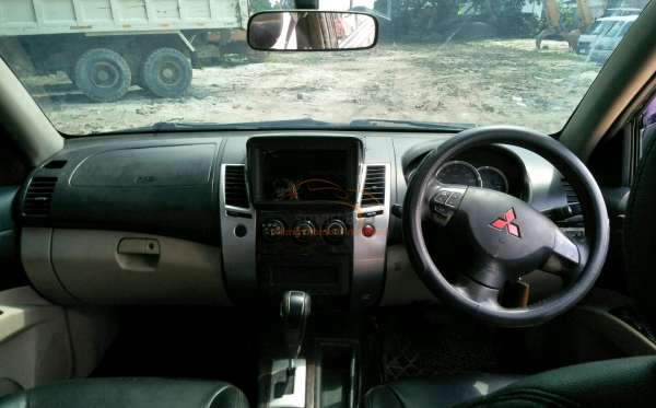 MITSUBISHI PAJERO SPORT 2.5 D EXCEED (4X2)