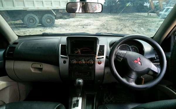 MITSUBISHI PAJERO SPORT 2.5 D EXCEED (4X2)