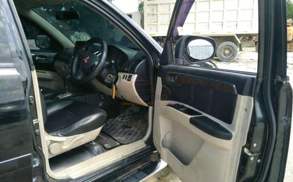 MITSUBISHI PAJERO SPORT 2.5 D EXCEED (4X2)