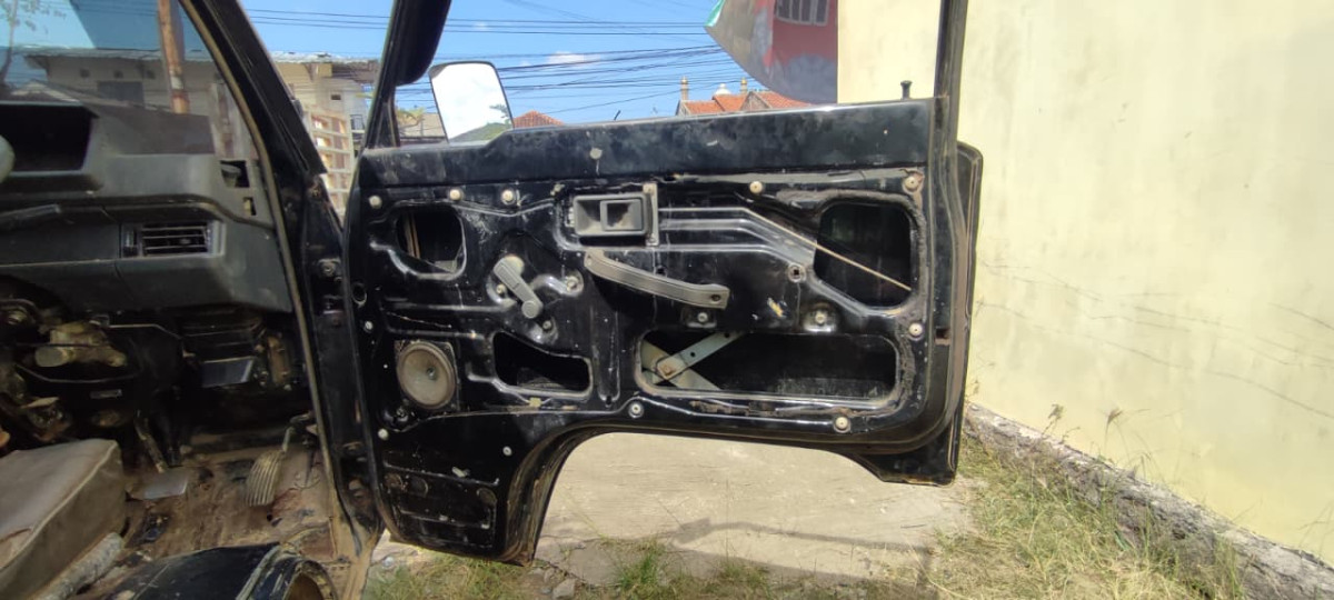 MITSUBISHI L 300