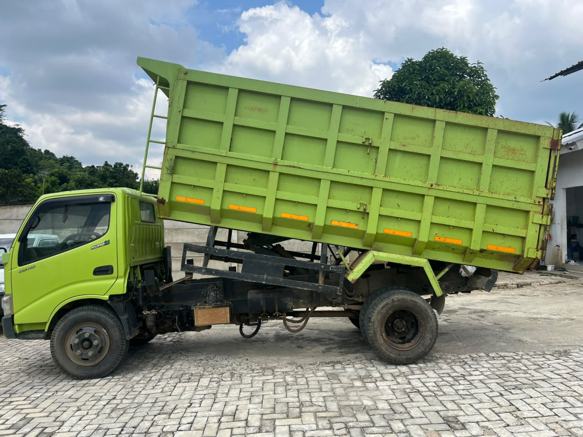HINO  XZU349R