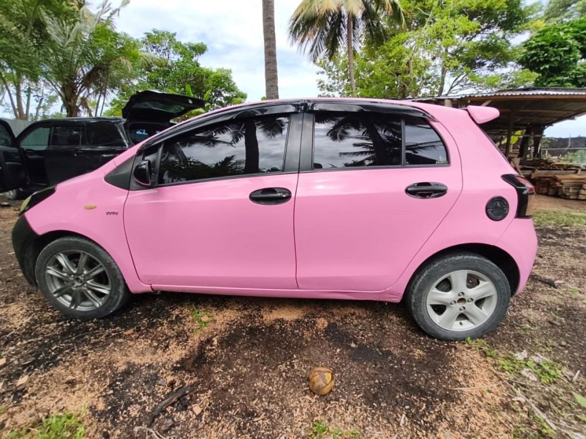 TOYOTA YARIS E