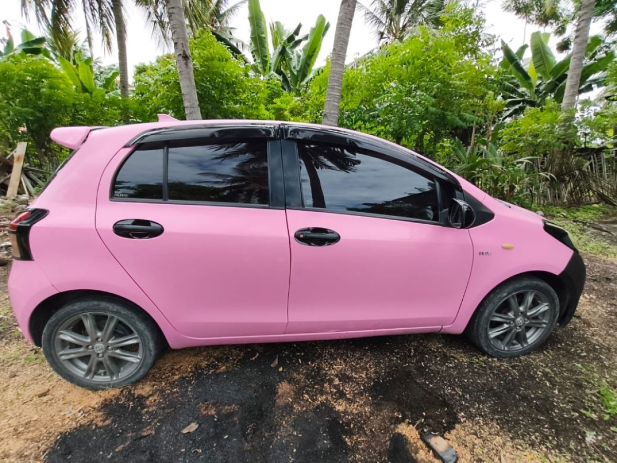 TOYOTA YARIS E