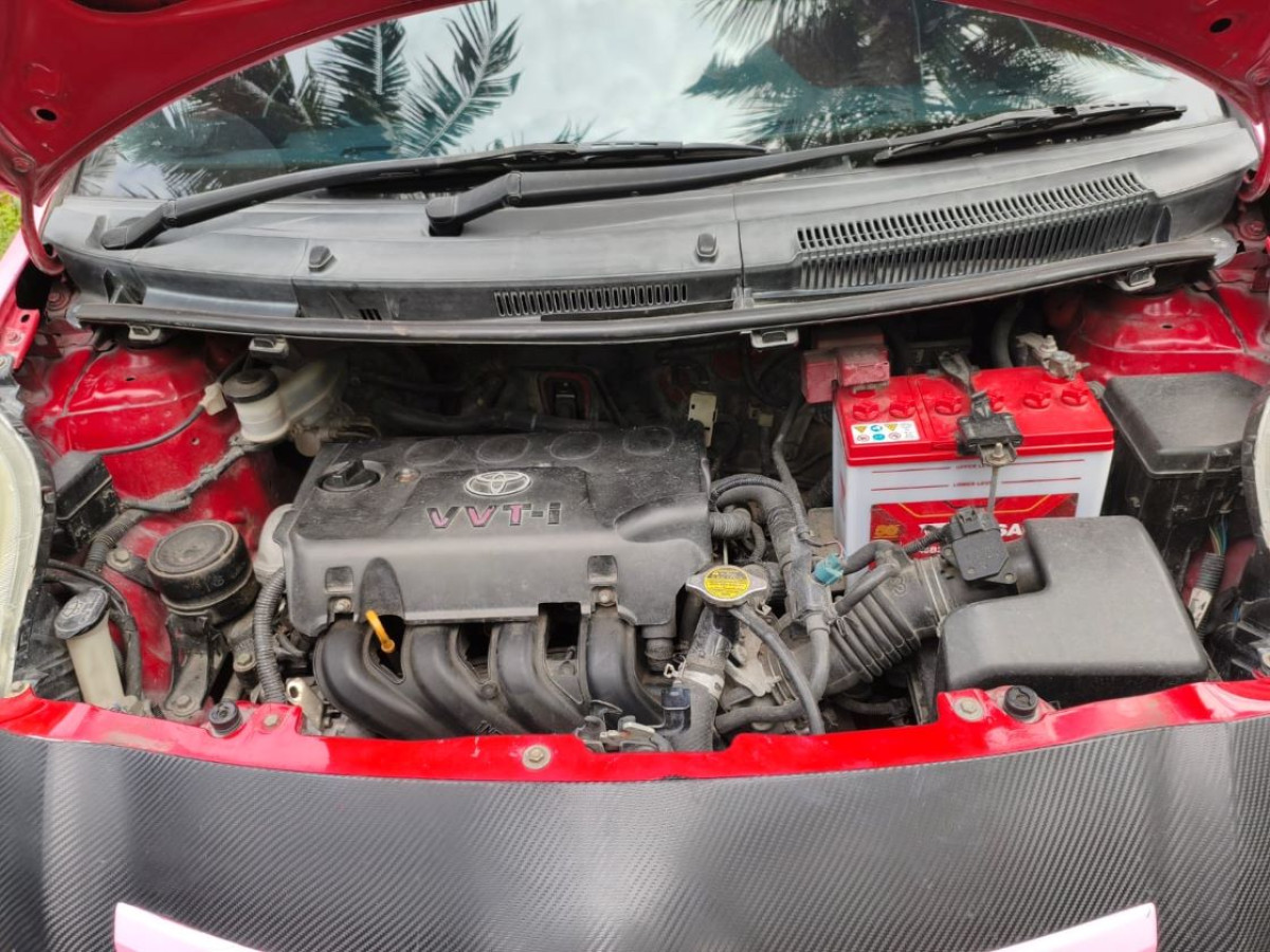 TOYOTA YARIS E