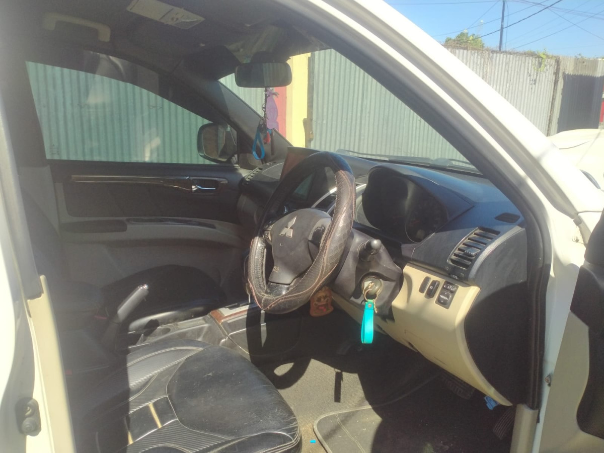MITSUBISHI PAJERO  SPORT 2.5 D EXCEED (4X2)