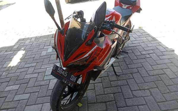 HONDA CBR 150 R