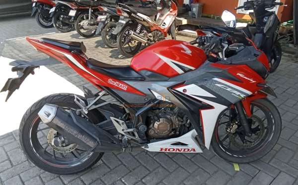 HONDA CBR 150 R