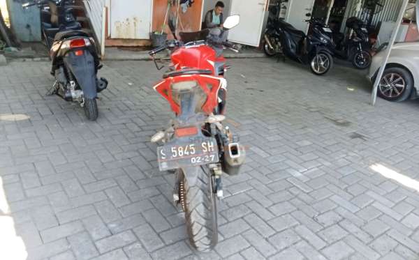 HONDA CBR 150 R