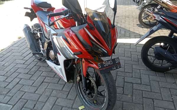 HONDA CBR 150 R