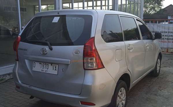 TOYOTA AVANZA 1.3 E