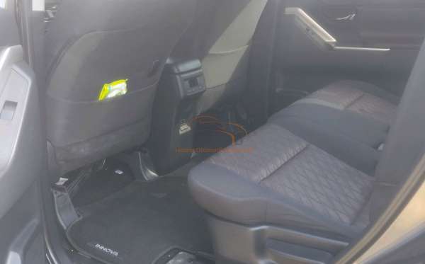 TOYOTA  INNOVA  G