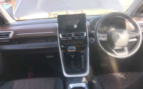TOYOTA  INNOVA  G