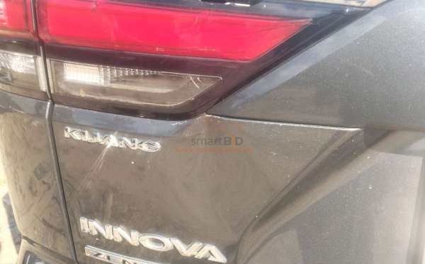 TOYOTA  INNOVA  G