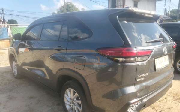 TOYOTA  INNOVA  G