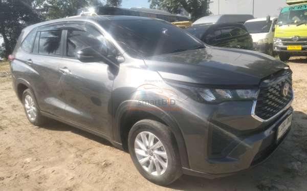 TOYOTA  INNOVA  G
