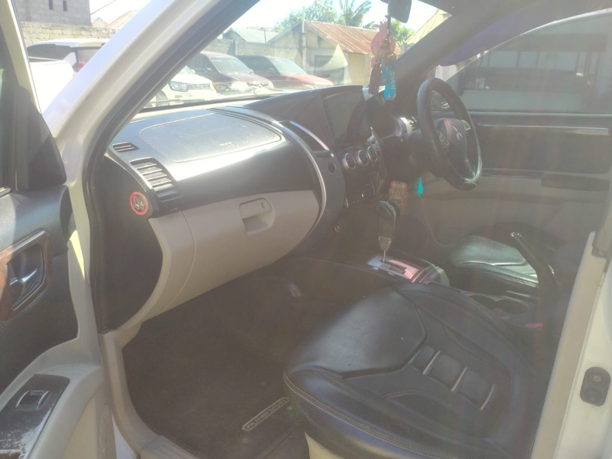 MITSUBISHI PAJERO  SPORT 2.5 D EXCEED (4X2)