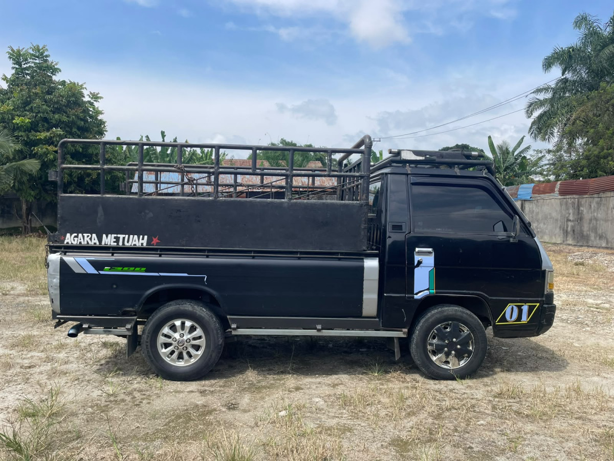MITSUBISHI L 300