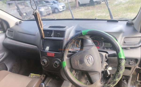 DAIHATSU XENIA D