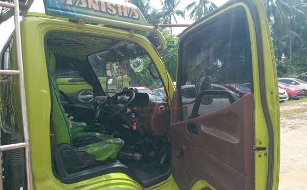 HINO XZU349R