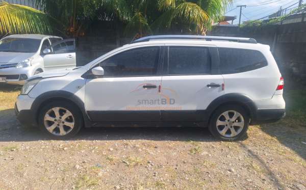 NISSAN GRAND LIVINA