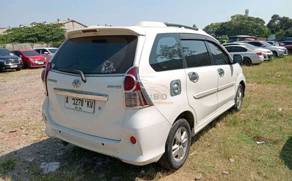 TOYOTA AVANZA VELOZ