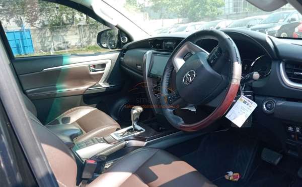 TOYOTA FORTUNER 2.7 SRZ