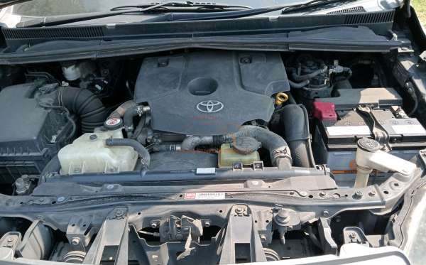 TOYOTA INNOVA 2.4 G