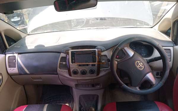 TOYOTA INNOVA