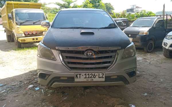 TOYOTA INNOVA