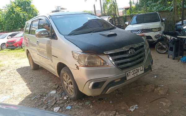TOYOTA INNOVA
