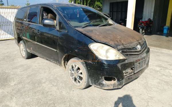 TOYOTA INNOVA G