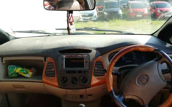 TOYOTA INNOVA G