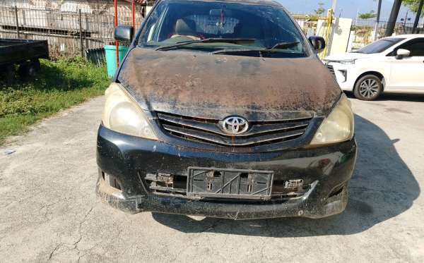 TOYOTA INNOVA G
