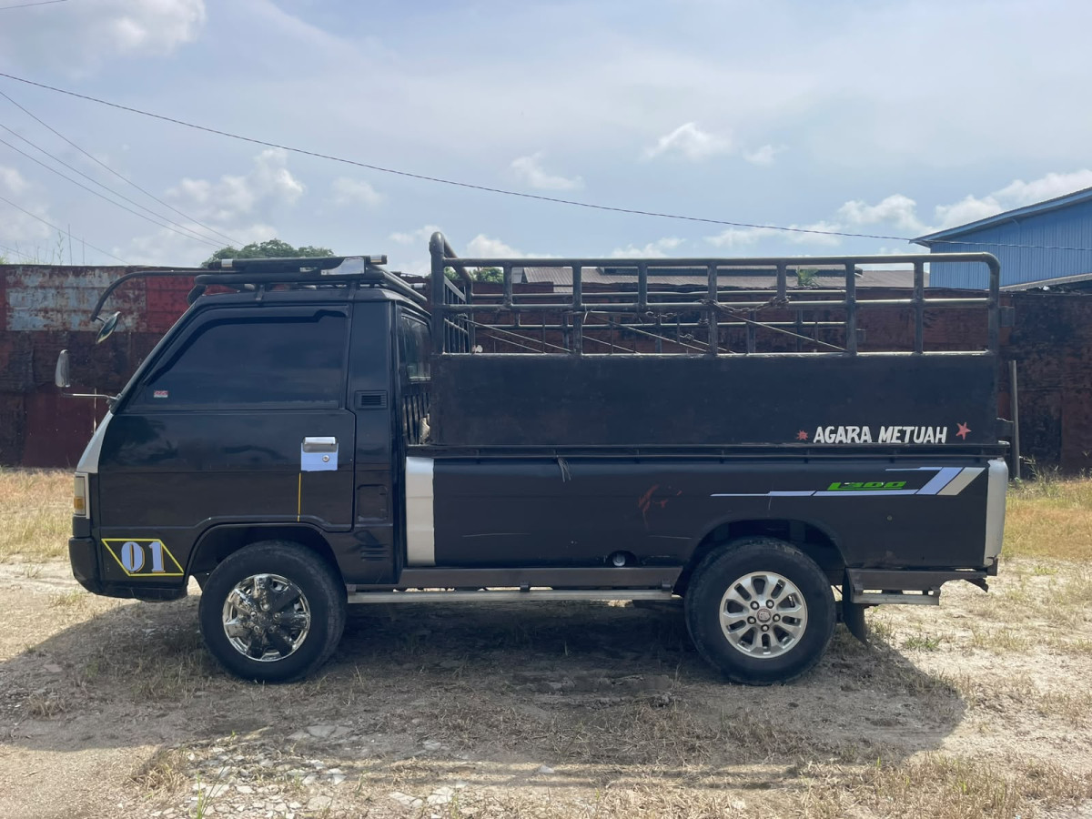 MITSUBISHI L 300