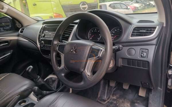 MITSUBISHI PAJERO SPORT 2.5L GLX (4X4)