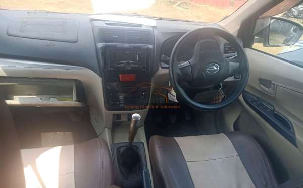 DAIHATSU XENIA 1.3 X
