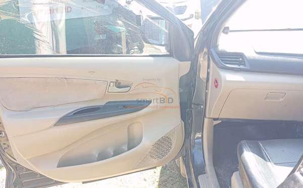 TOYOTA AVANZA 1.3 E
