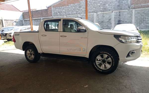 TOYOTA HILUX DOUBLE CABIN
