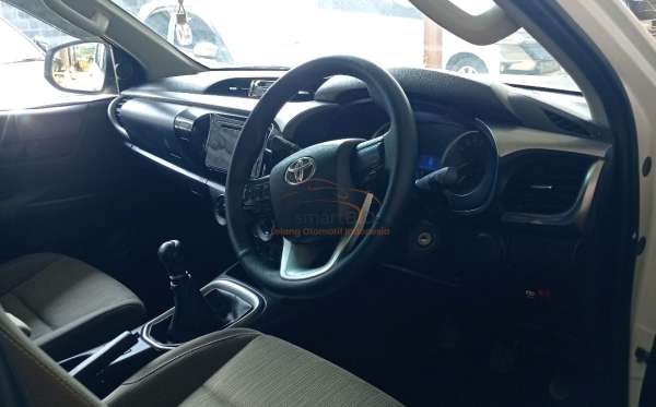 TOYOTA HILUX DOUBLE CABIN