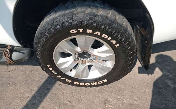TOYOTA HILUX DOUBLE CABIN